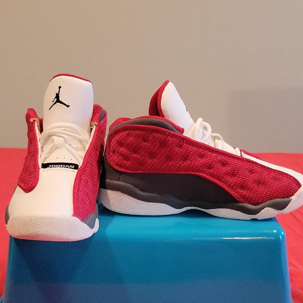 Air Jordan Retro 13 Kid Sneakers - Picture 1 of 5